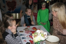 Признания в любви и соединение сердец, романтические фото и праздничные торты...